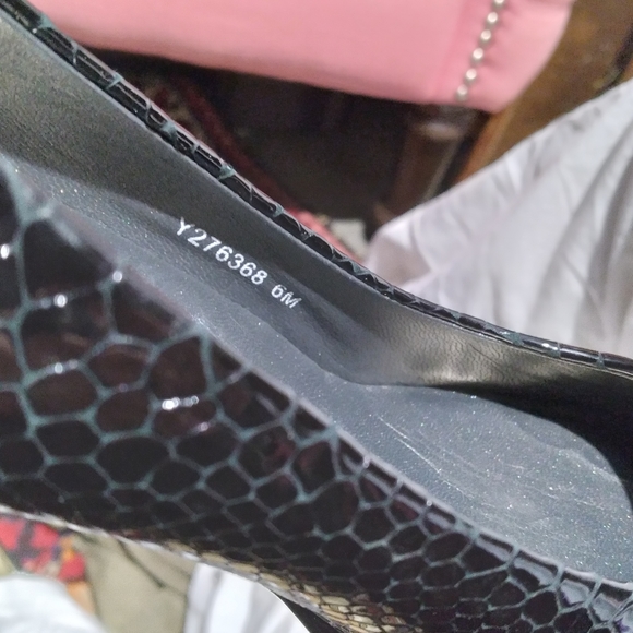 STUART WEITZMAN Black Patent Snakeskin Peep Toe Heels, size 6M - Picture 3 of 6